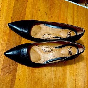 Sofft Black Leather Classic Heels, 9.5M worn once no scuffs, very comfortable.